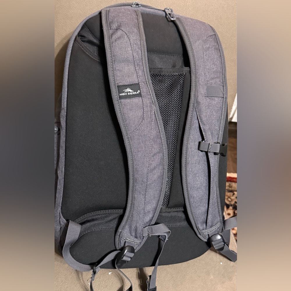 High Sierra 17" Computer UBT Deluxe Backpacks With FORVIS Logo - Picture 4 of 9